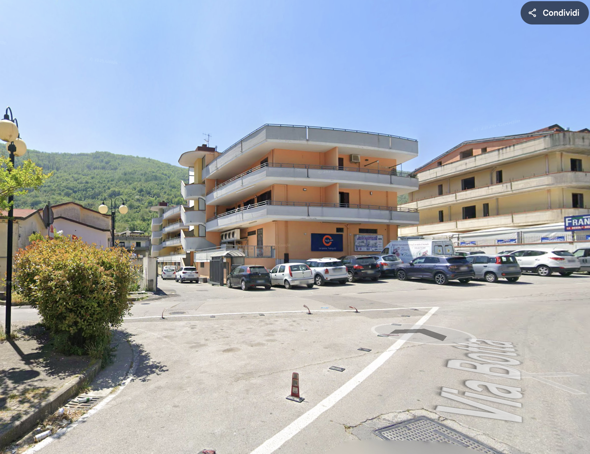 L’edificio in Via Cortemeola, 27 a Siano